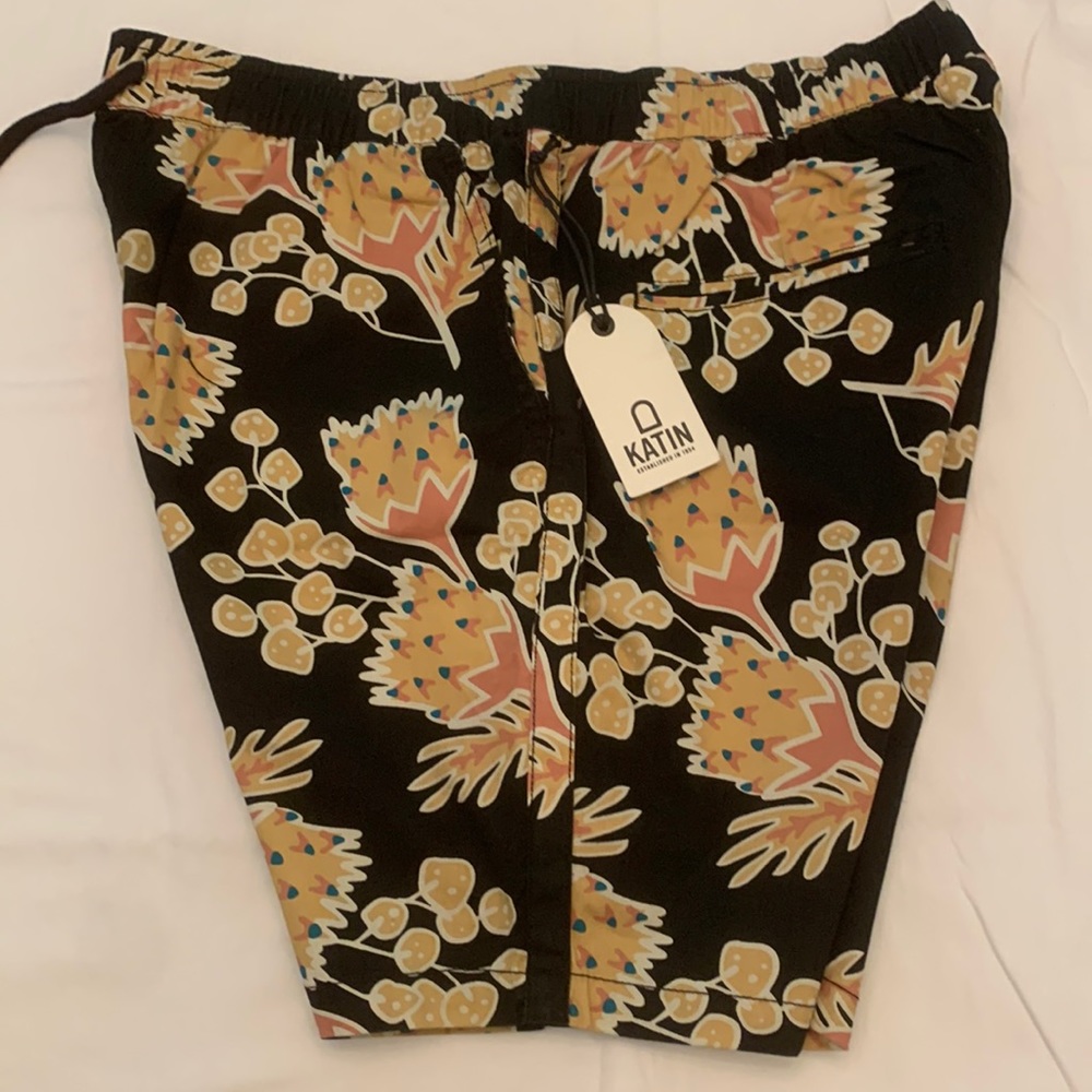 Katin board shorts floral print.